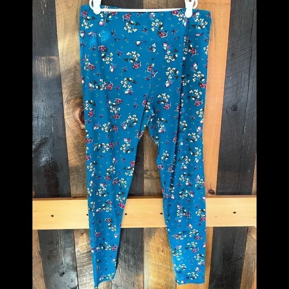 LULAROE Tall & Curvy Flower print leggings polyester and spandex blend.